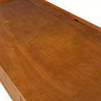 Bureau avec prises intégrées