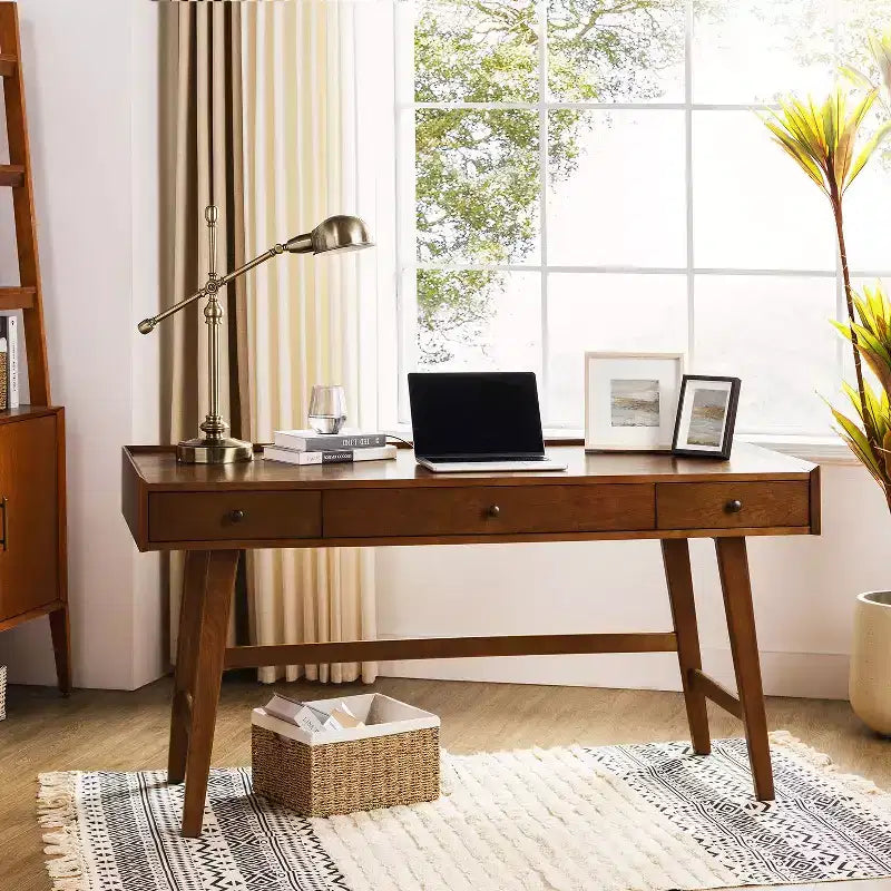 Bureau avec prises intégrées