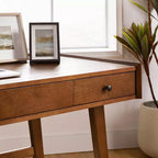 Bureau avec prises intégrées