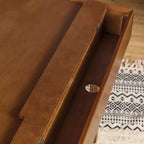 Bureau avec prises intégrées