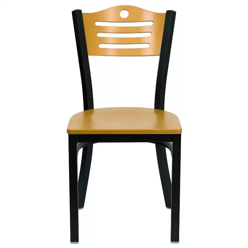 Chaise de restaurant en métal noir à dossier en lattes
