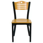 Chaise de restaurant en métal noir à dossier en lattes